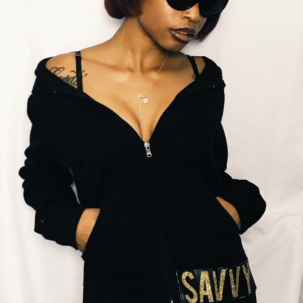 SAVVY HOODIE